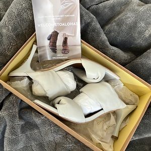 ALOHAS Twist Strap White Mule